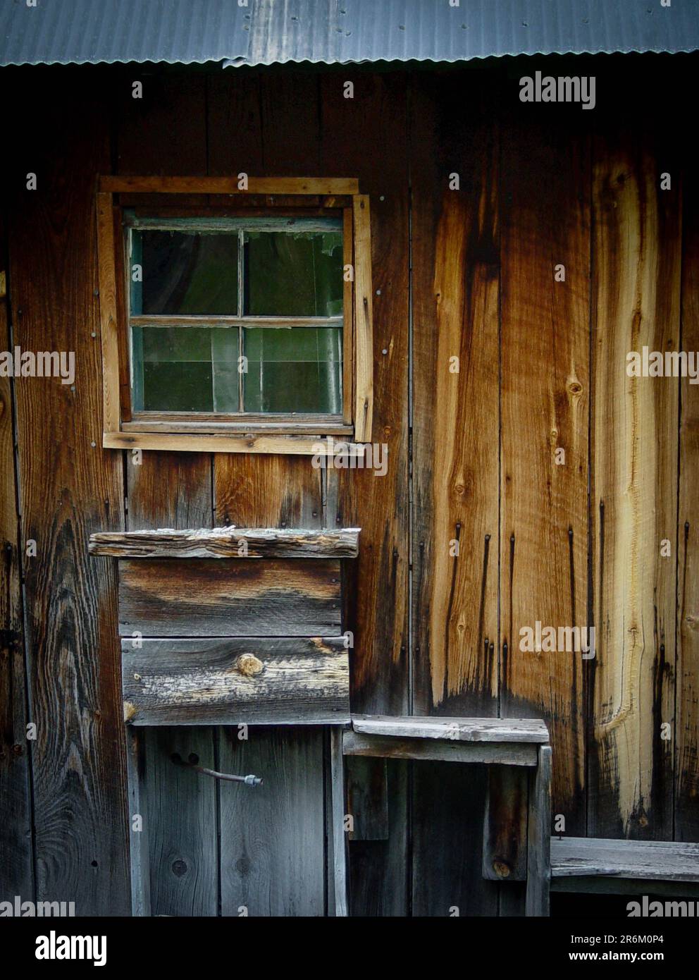 Rustic vintage cabin in hi-res stock photography and images - Alamy