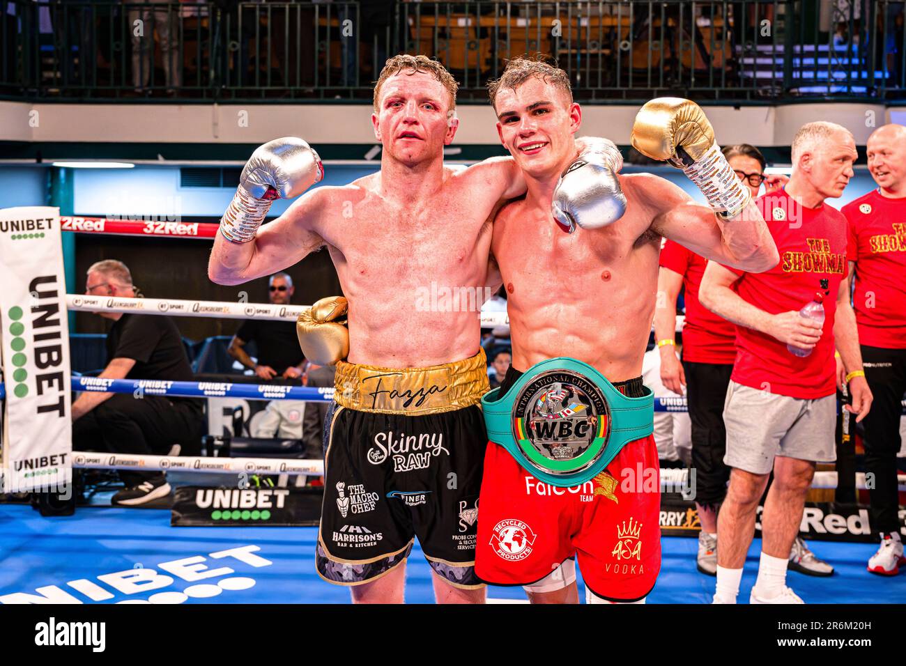 https://c8.alamy.com/comp/2R6M20H/london-united-kingdom-09-jun-2023-henry-turner-vs-tom-farrell-wbc-international-silver-supper-lightweight-championship-during-adeleye-vs-ahmatovc-and-undercard-fight-night-at-york-hall-on-friday-june-09-2023-in-london-england-credit-taka-g-wualamy-live-news-2R6M20H.jpg