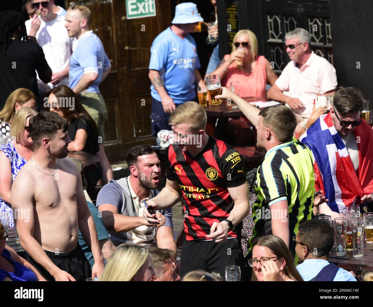 Manchester, UK, 10th June, 2023. Fans of Manchester City Football Club singing, happy and confident outside the Old Wellington pub during the afternoon in central Manchester, UK, before the UEFA Champions League 2022-23 final between Man City and Inter Milan at the Ataturk Olympic Stadium in Istanbul, Turkey.  Credit: Terry Waller/Alamy Live News Stock Photo