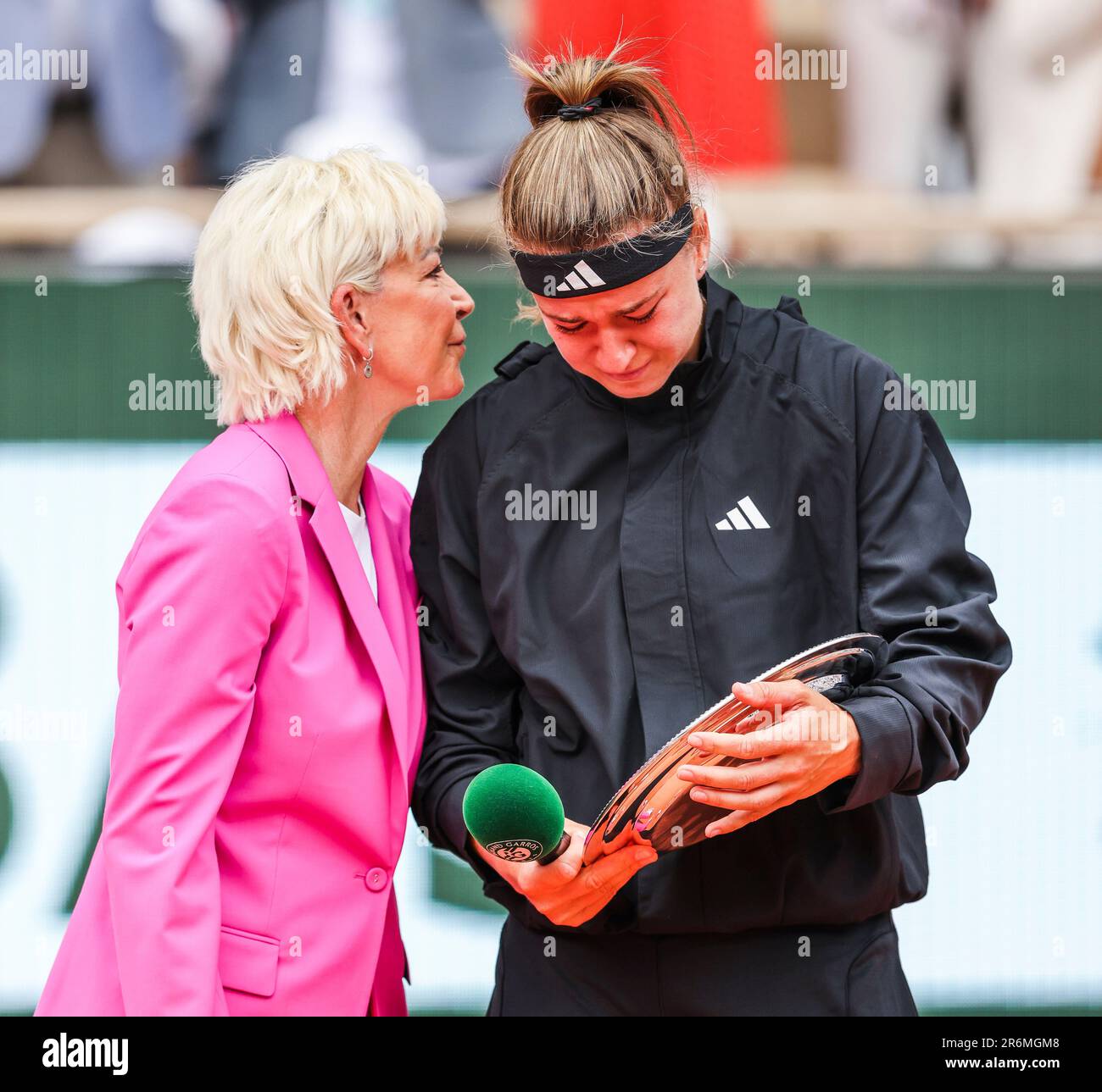 Paris, France. 10th June, 2023. Tennis player Karolina Muchova (CZE) and Chris Evert at the 2023 French Open Grand Slam tennis tournament in Roland Garros, Paris, France. Frank Molter/Alamy Live news Stock Photo