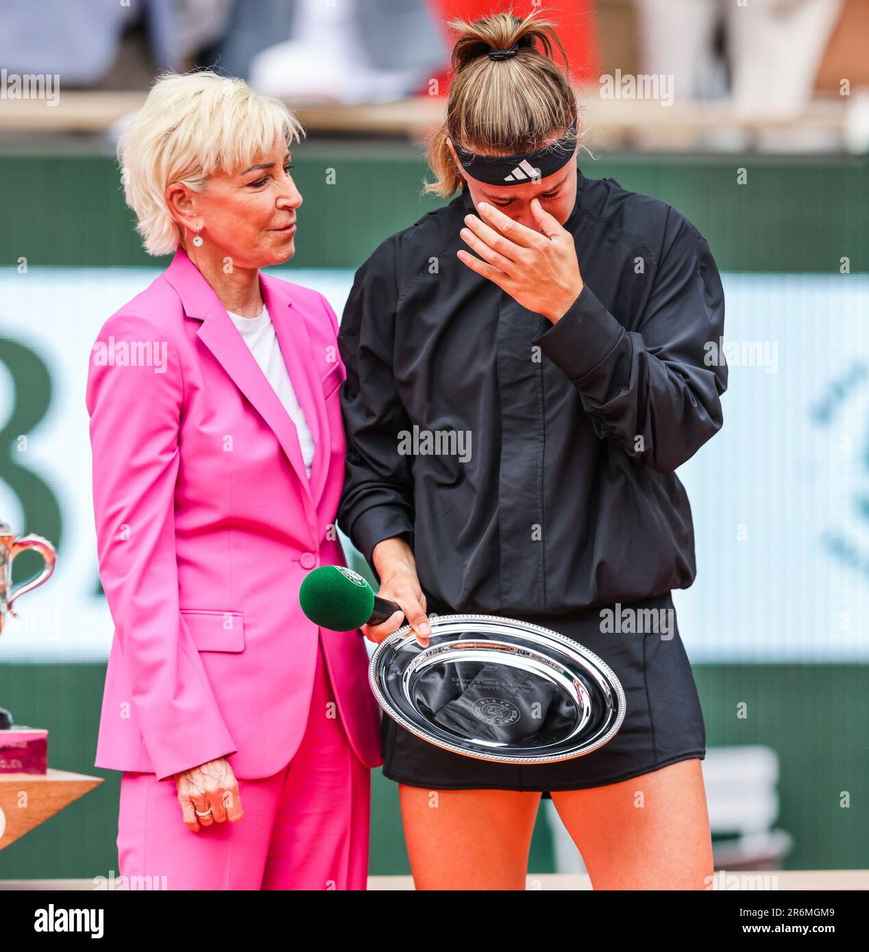 Paris, France. 10th June, 2023. Tennis player Karolina Muchova (CZE) and Chris Evert at the 2023 French Open Grand Slam tennis tournament in Roland Garros, Paris, France. Frank Molter/Alamy Live news Stock Photo