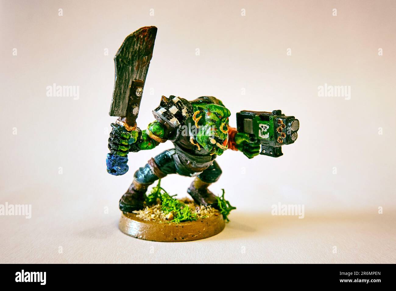 Hand-painted mini figure from the Warhammer 40,000 board game Stock Photo