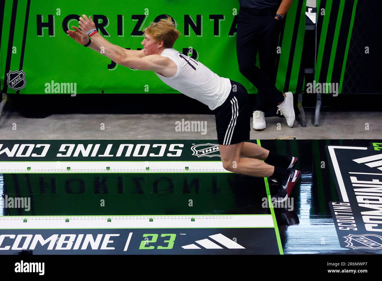 Zach Benson participates in the vertical jump during the NHL Combine,  Saturday, June 10, 2023, in Buffalo, N.Y. (AP Photo/Jeffrey T. Barnes Stock  Photo - Alamy