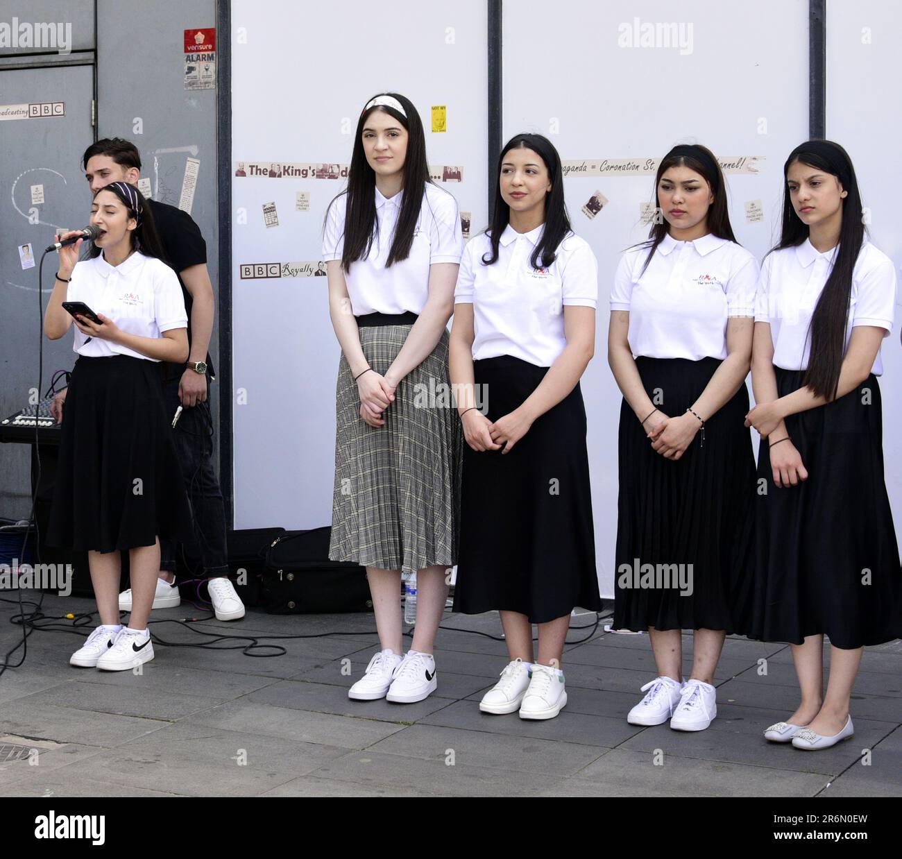 Members of the Romanian Rugul Aprins Oldham Church sing in Piccadilly Gardens, Manchester, UK Stock Photo