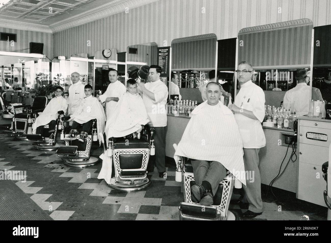 Barber shop 1940s hi-res stock photography and images - Alamy