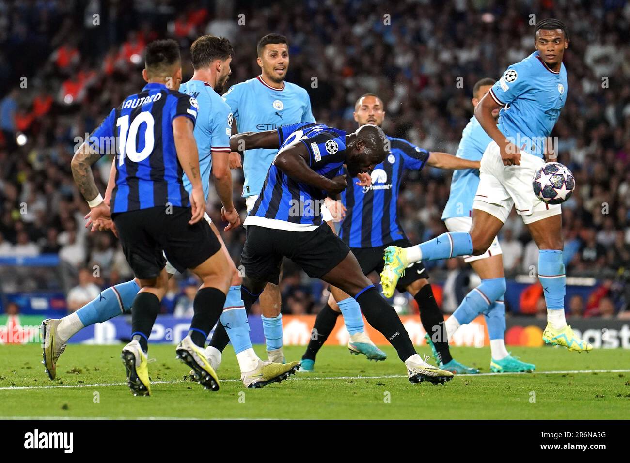 Inter Milan's Romelu Lukaku (centre) heads towards goal but is