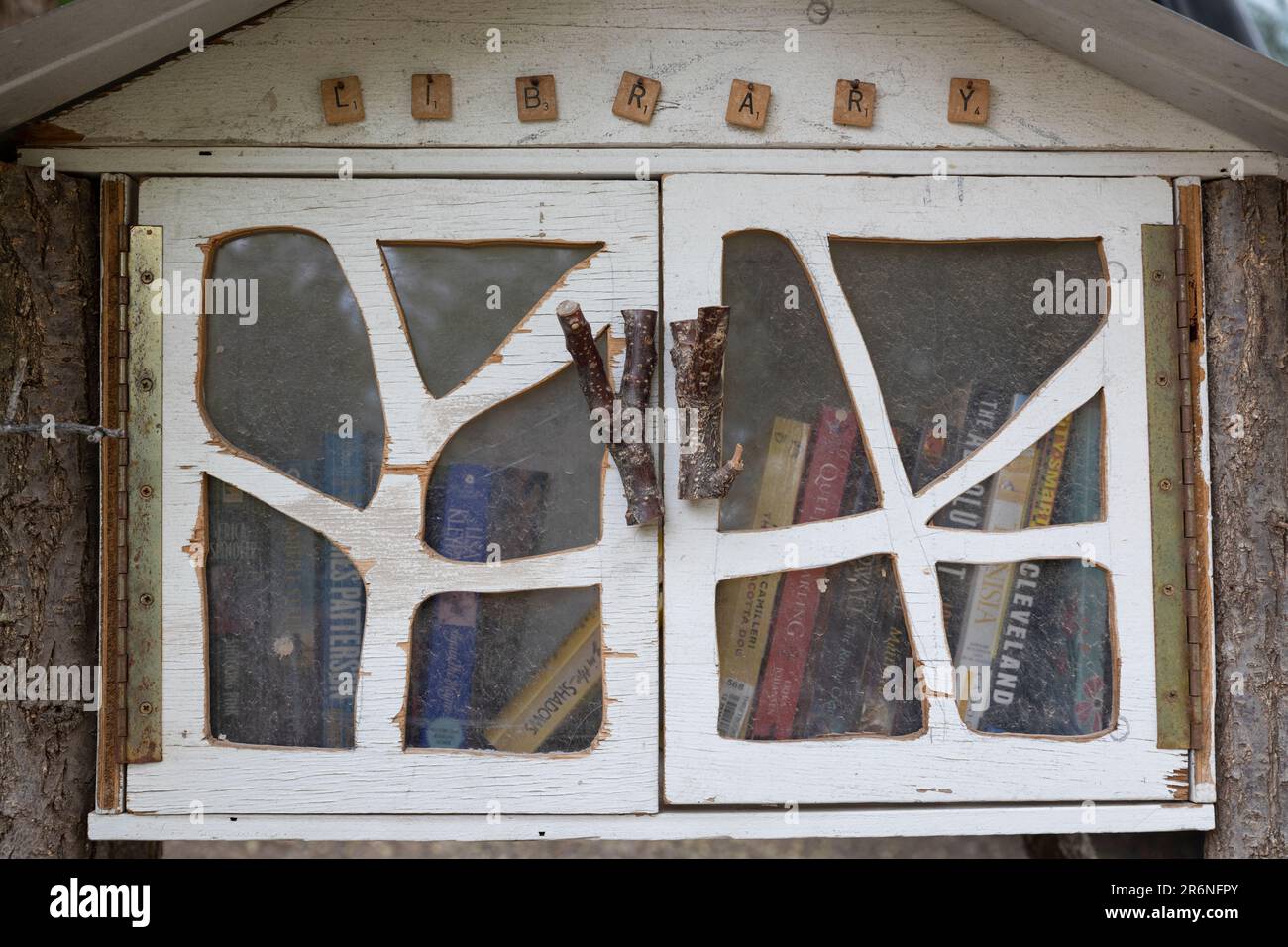 Little free library in a box hi-res stock photography and images - Alamy