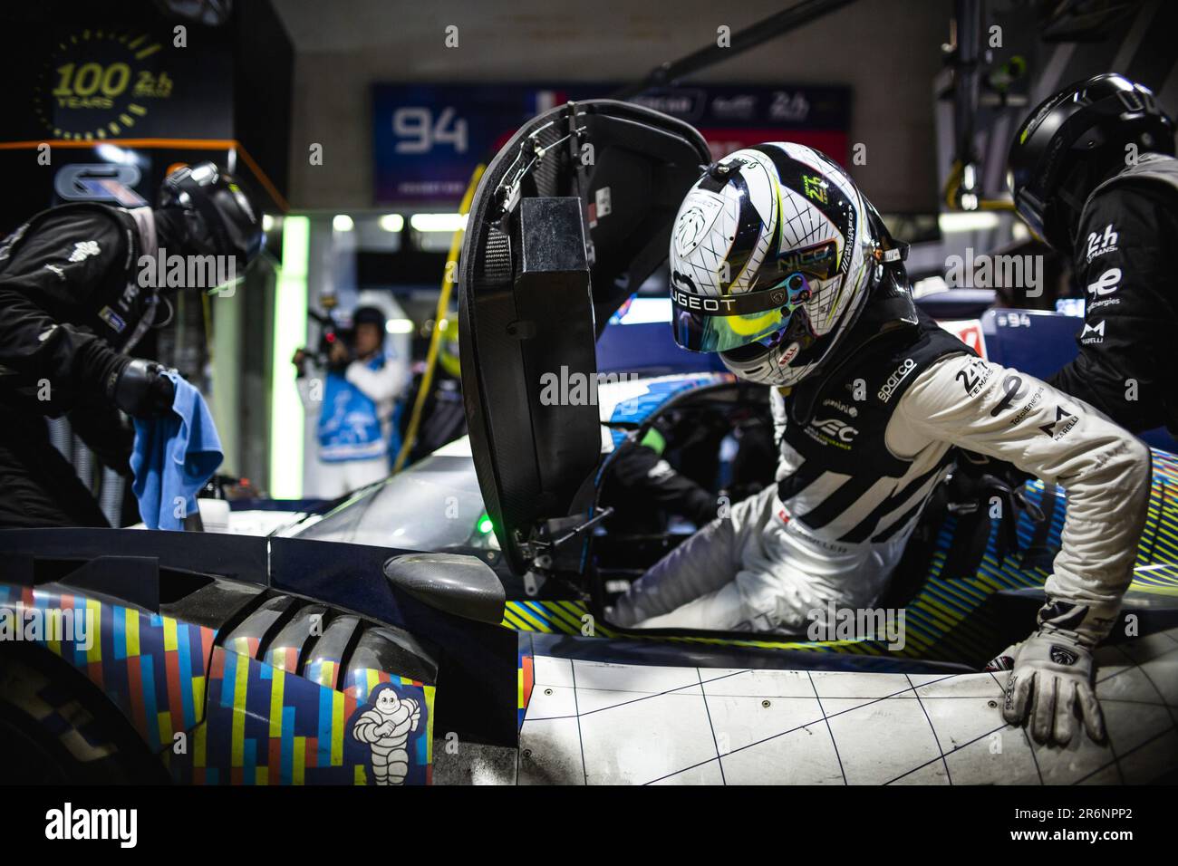 24 hours le mans pit stop hi-res stock photography and
