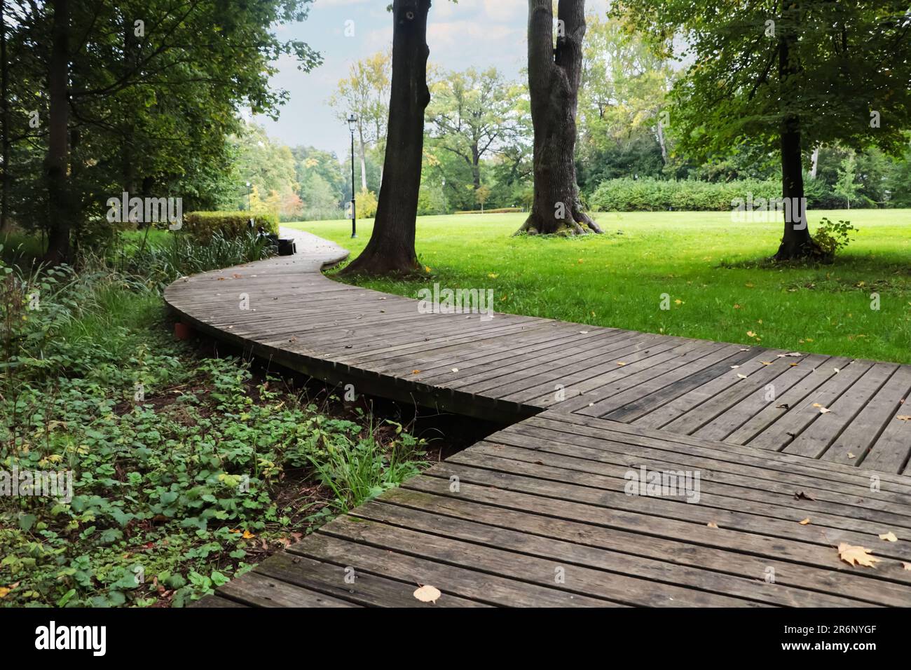 Beautiful public city park with pathway and green grass Stock Photo - Alamy