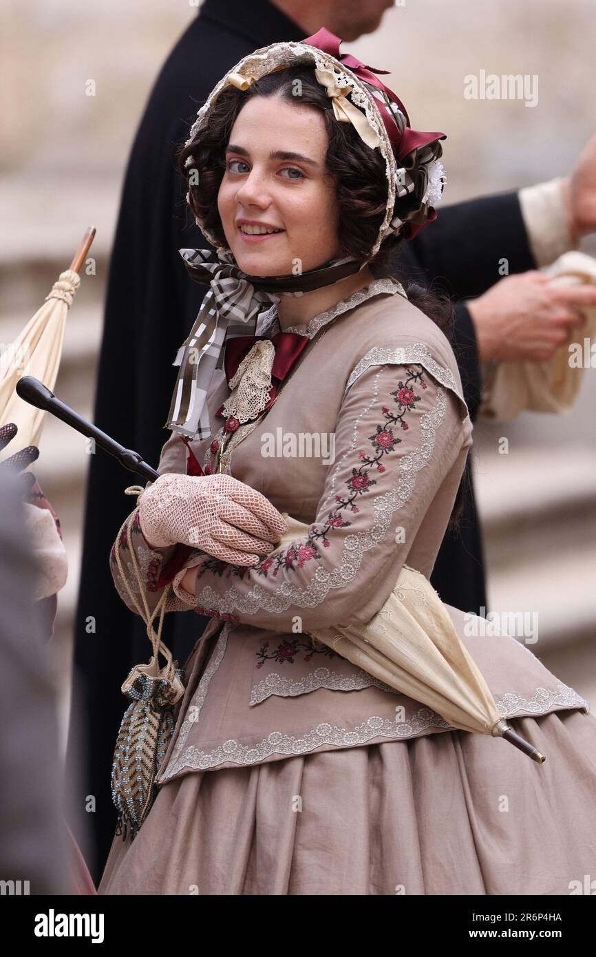 Prescott, Arizona, USA - 3 luglio 2021: Donna vestita in costume da farfalla  con ali che sventolano agli spettatori nella sfilata del 4 luglio Foto  stock - Alamy