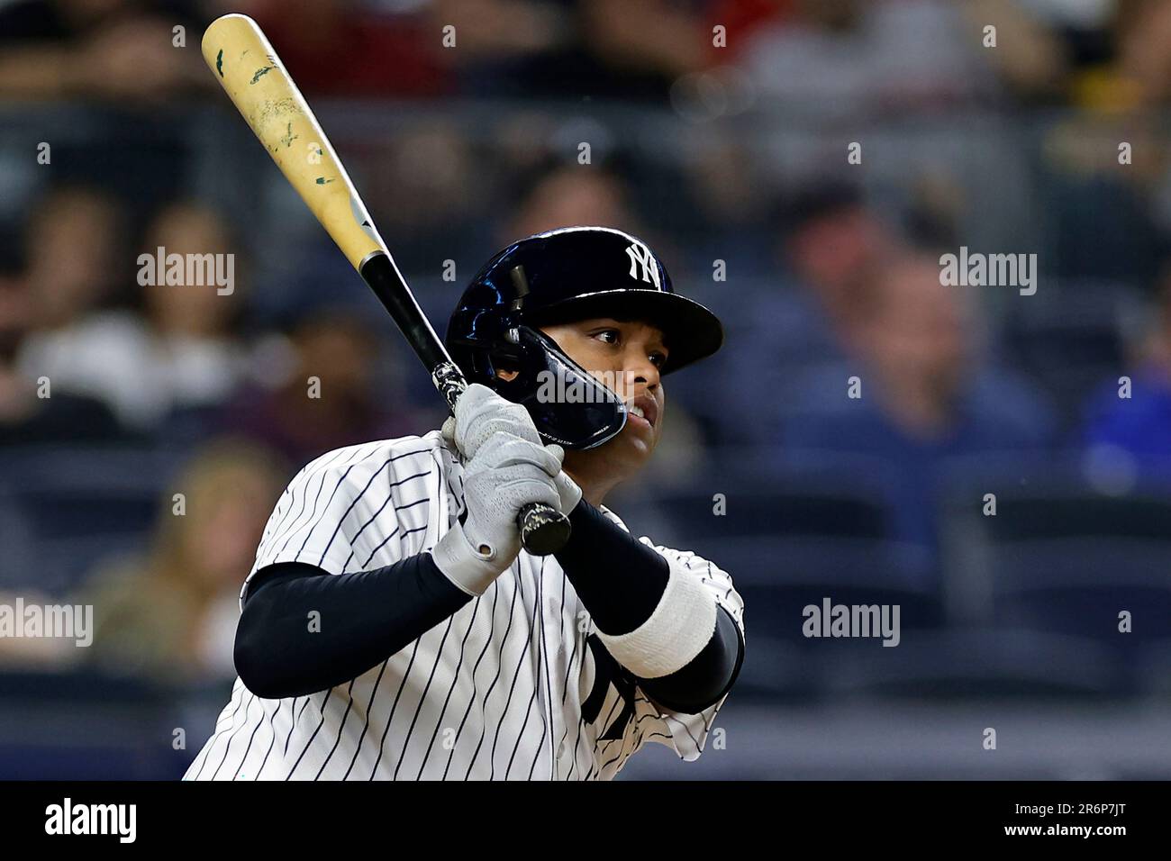 New York Yankees' Willie Calhoun watches his home run against the