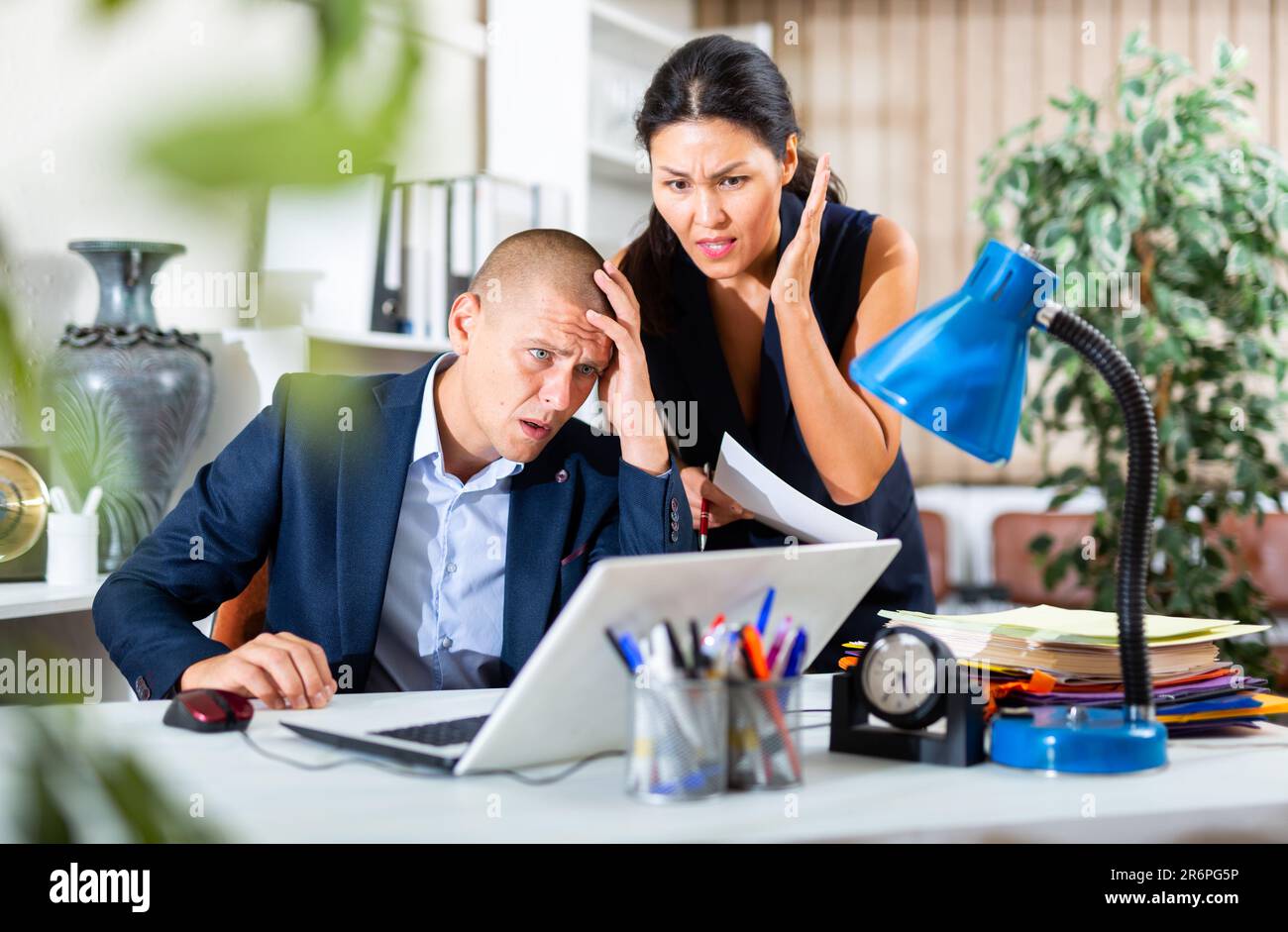 Office people unhappy dispute hi-res stock photography and images - Alamy