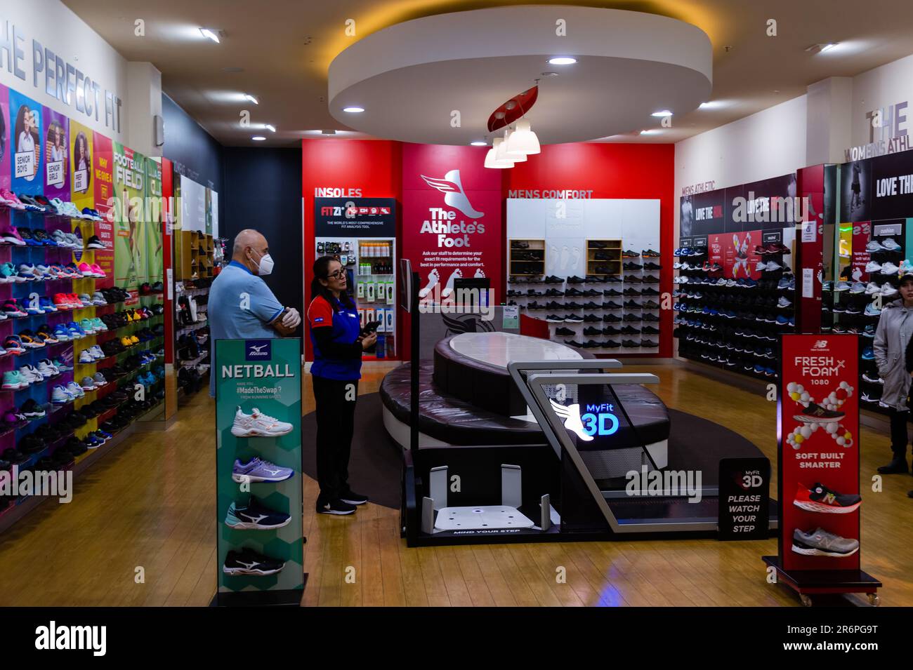 MELBOURNE, AUSTRALIA - APRIL 29: A man in a facemask speaks to a shop assistant in the Greensborough Plaza during COVID 19 on 29 April, 2020 in Melbourne, Australia. Stock Photo