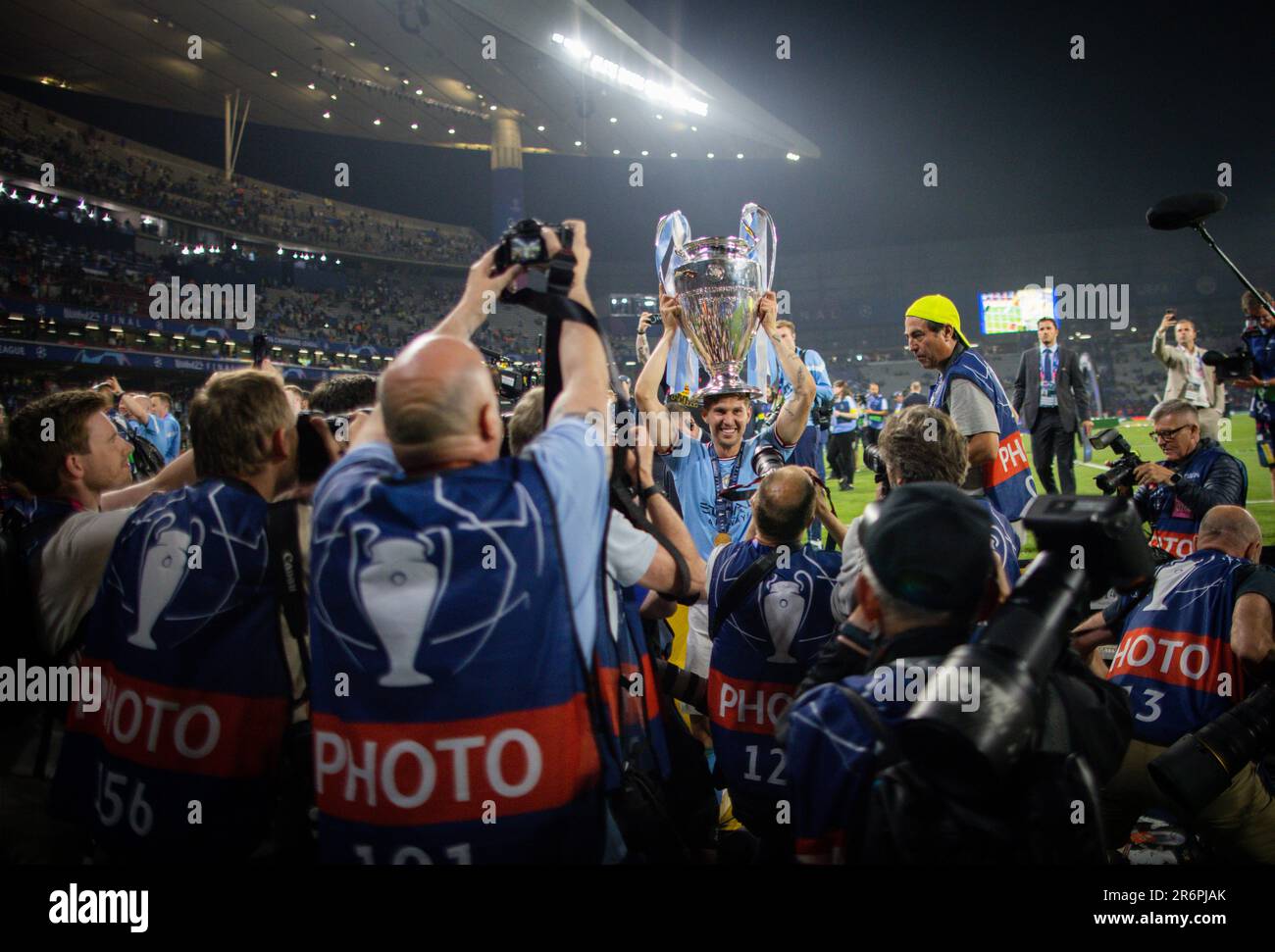 Stones Inter Istanbul, Turkey. 10th Jun 2023. John Stones (City) mit Pokal ...