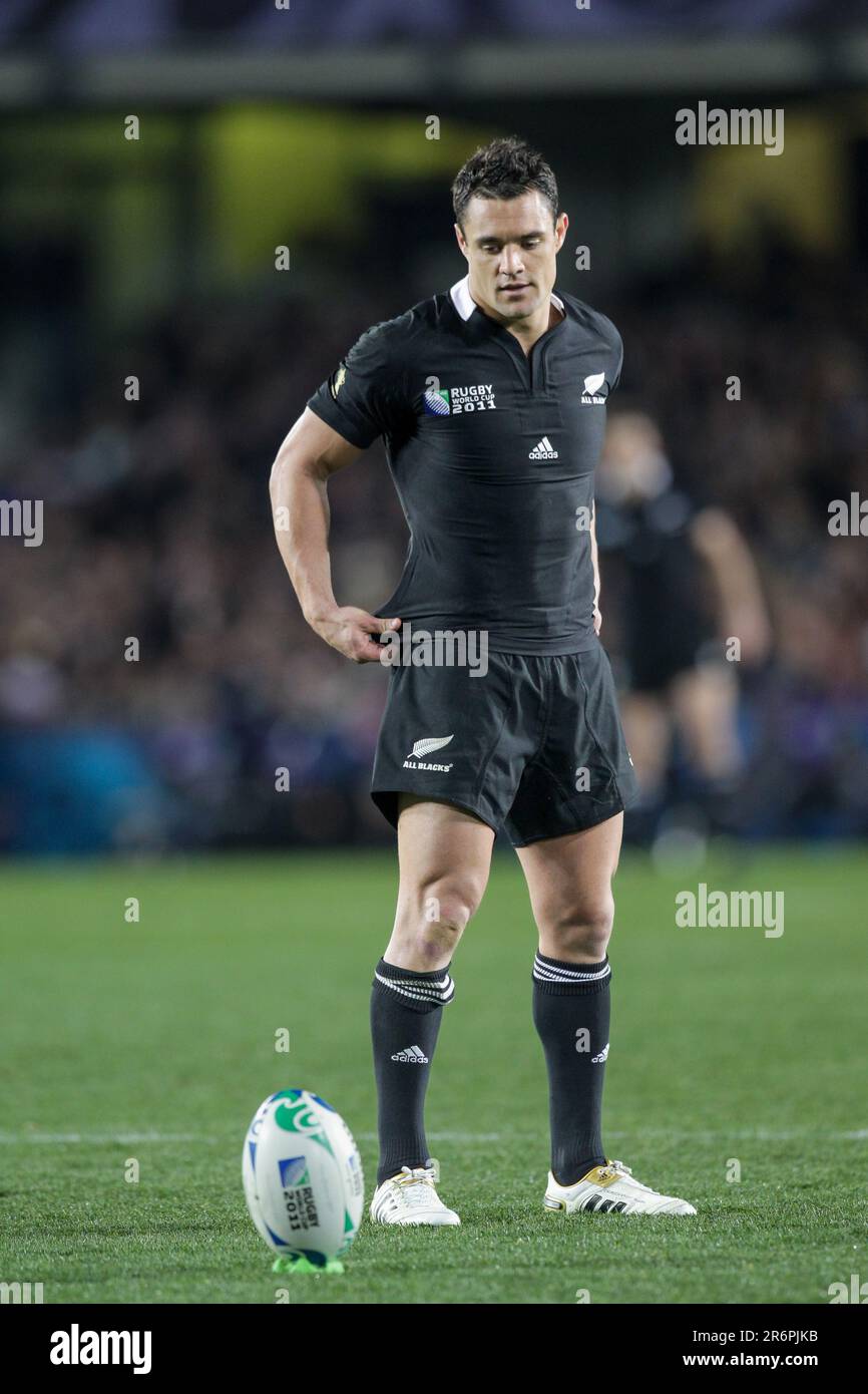 New Zealand’s Daniel Carter prepares to take a kick against France during a Pool A match of the Rugby World Cup 2011, Eden Park, Auckland, New Zealand, Saturday, September 24, 2011. Stock Photo
