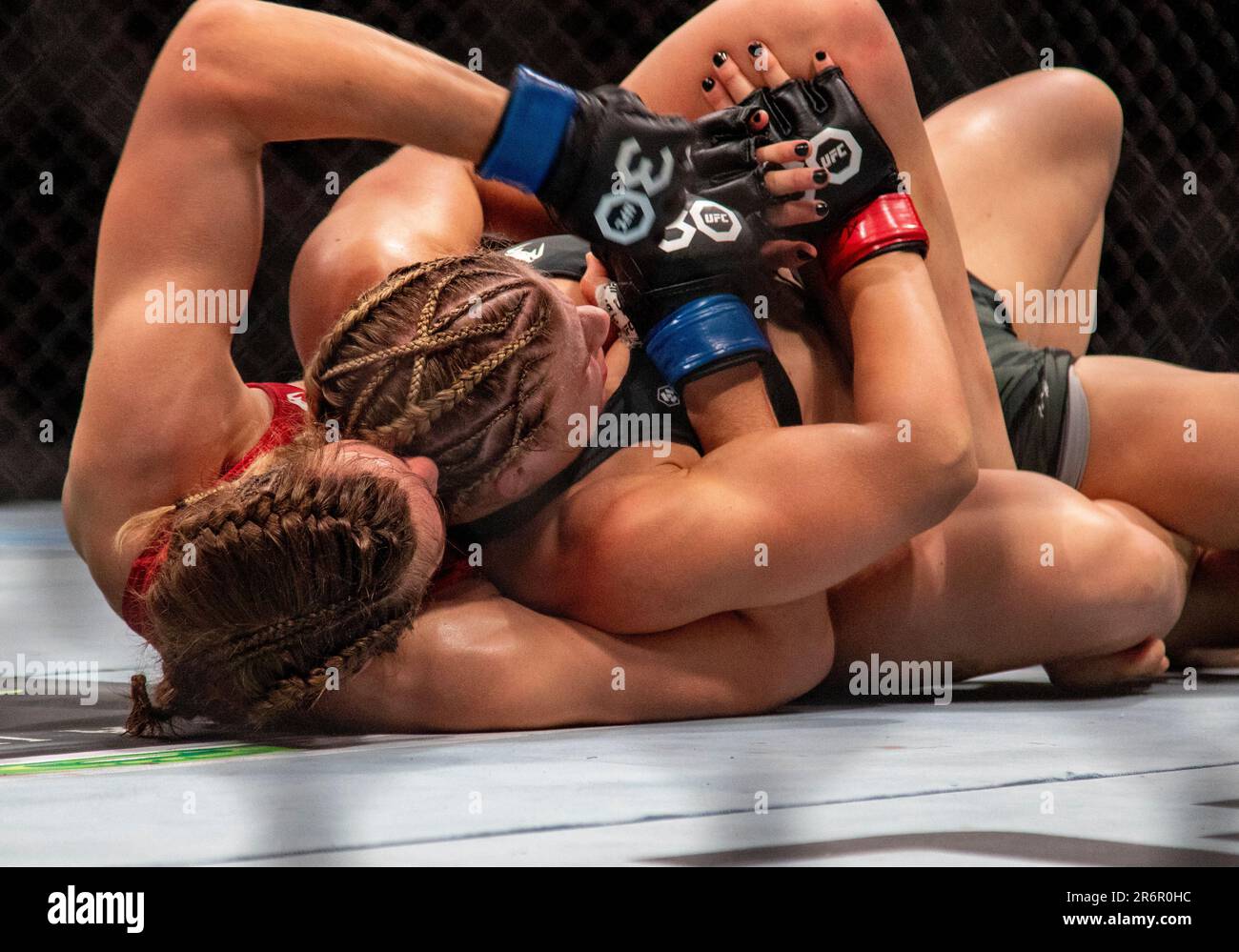 Vancouver, Canada. 10th June, 2023. VANCOUVER, BRITISH COLUMBIA - JUN 10: (L-R) Jasmine Jasudavicius controls the body of Miranda Maverick during the UFC 289 event at Rogers Arena on Jun 10, 2023 in Vancouver, British Columbia. (Photo by Tomaz Jr/PxImages) Credit: Px Images/Alamy Live News Stock Photo