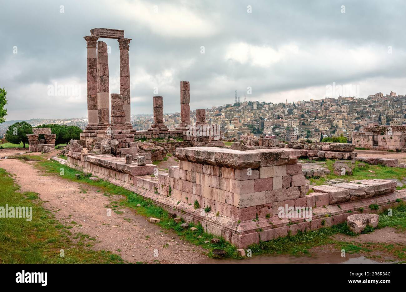 The ruins of the Temple of Hercules in the Amman Citadel, with the city of Amman, the capital of Jordan, in the background. Stock Photo
