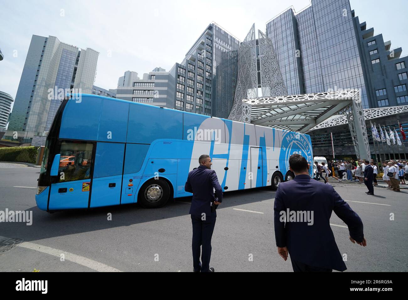 The Manchester City team coach leaves their team hotel in Istanbul ...