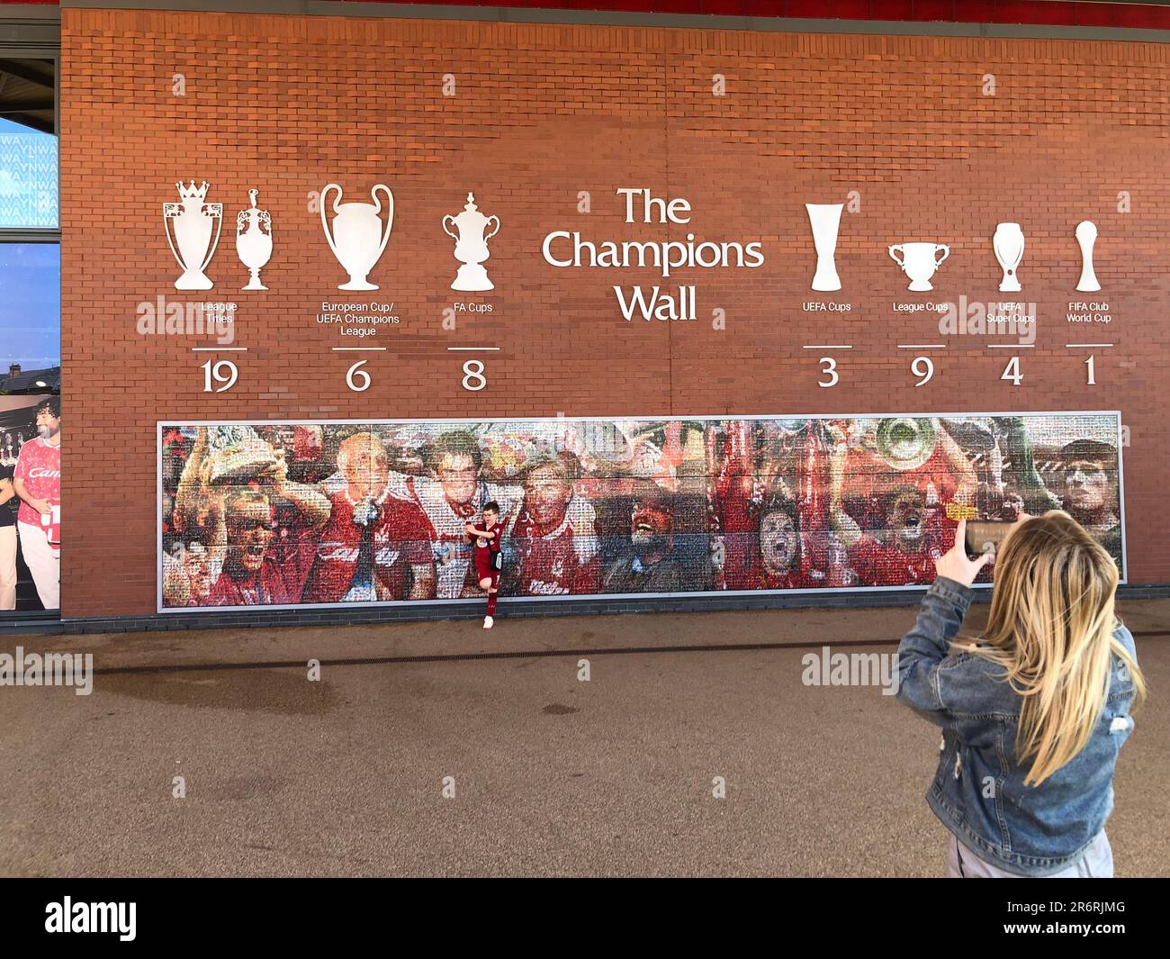Insegna Liverpool Tunnel Stadio Anfield - Autografata Da Jürgen Klopp - CharityStars - Foto 11
