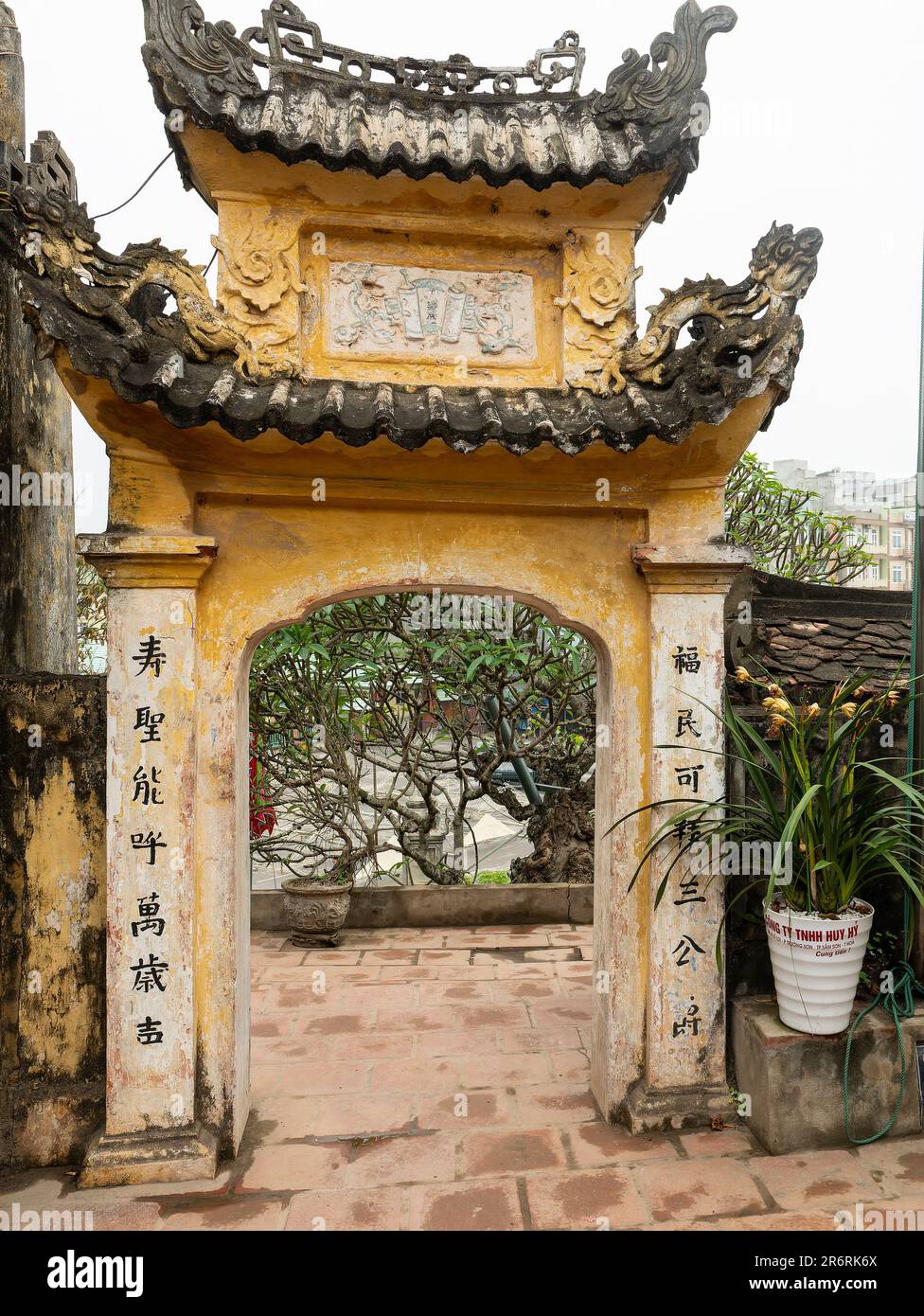 Gate to Den Doc Cuoc, Tam Toa Thanh Mau, a small temple for Thanh, Thanh Giong  at the southern end of Sam Son Beach in the Thanh Hoa province of Viet Stock Photo