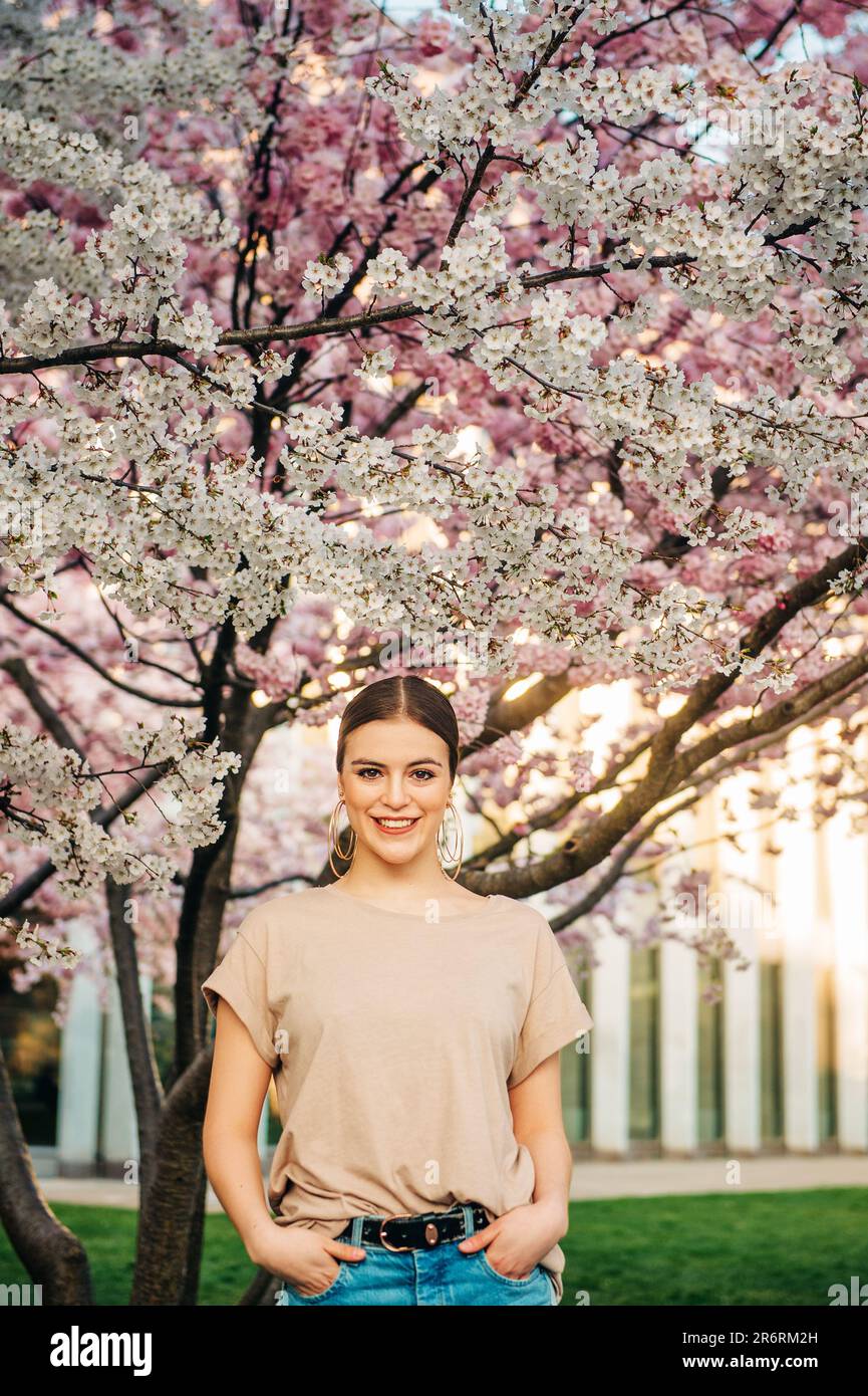 Pretty 18 year old girl hi-res stock photography and images - Alamy