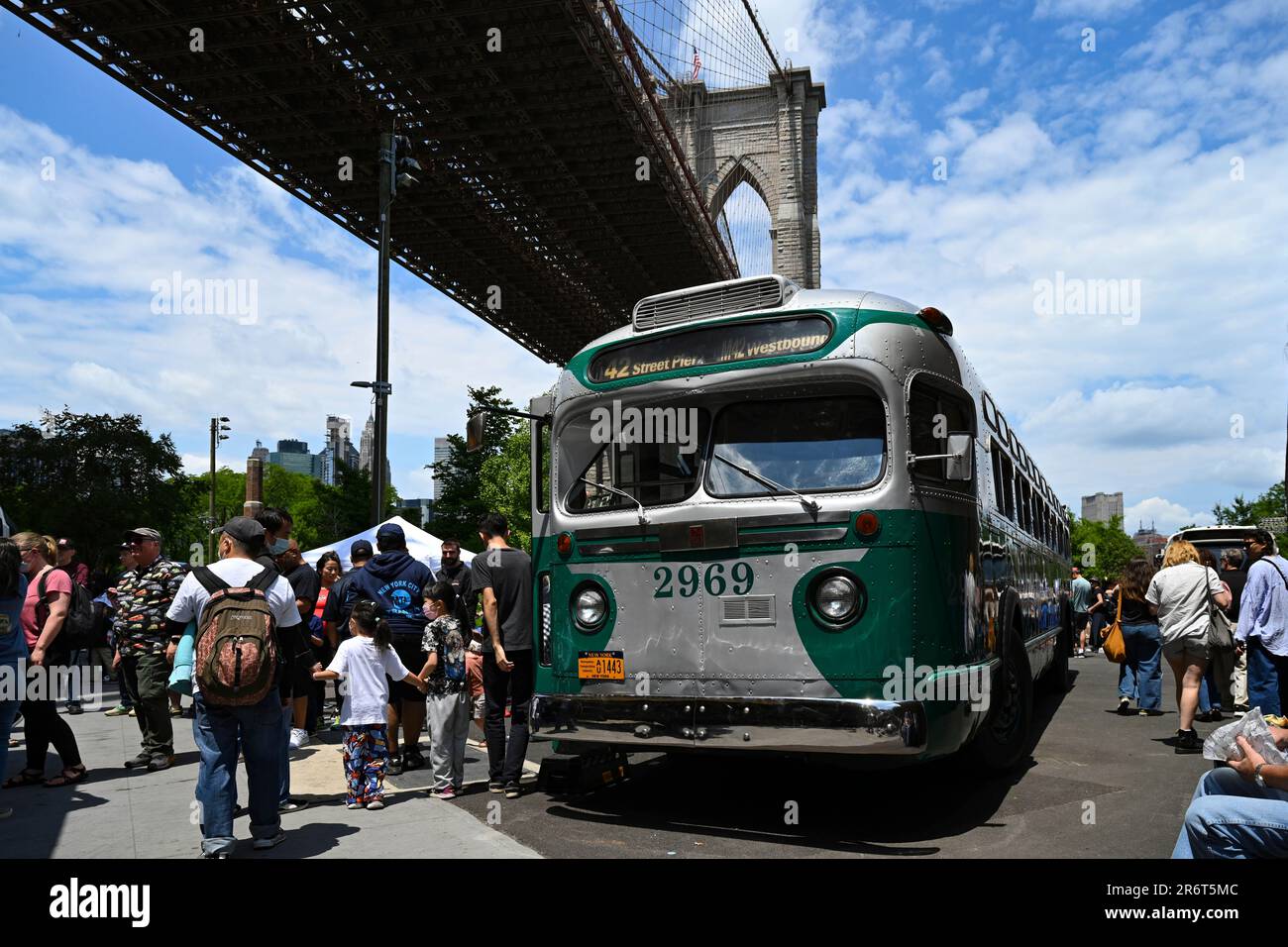 Photo by NDZ/STAR MAX/IPx 2023 6/10/23 People tour vintage buses