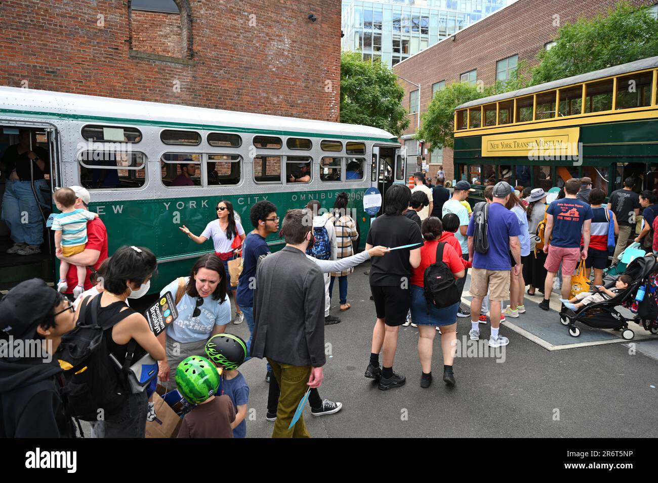 Photo by NDZ/STAR MAX/IPx 2023 6/10/23 People tour vintage buses