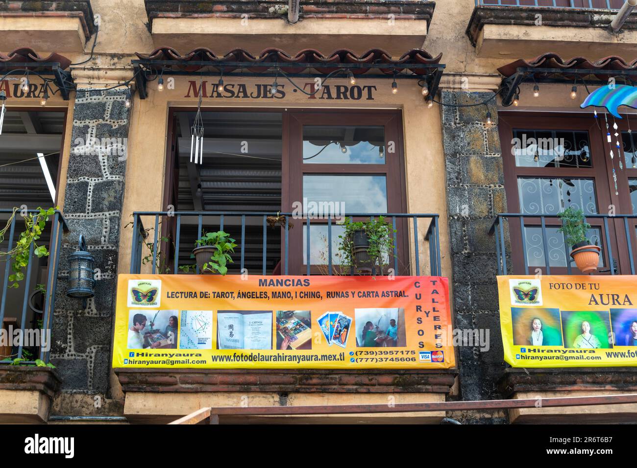 Tarot readings hires stock photography and images Alamy