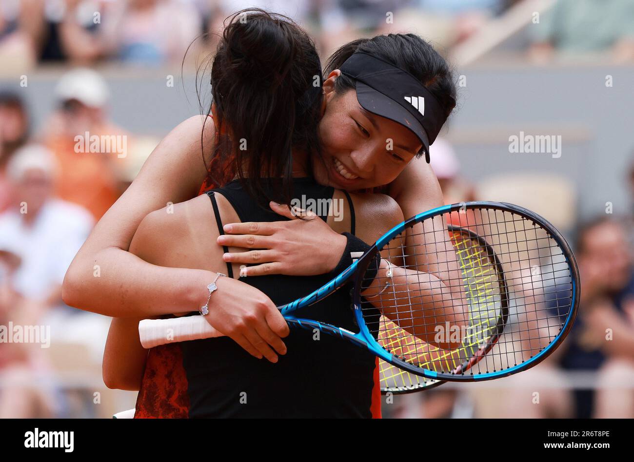 (230611) -- PARIS, June 11, 2023 (Xinhua) -- Wang Xinyu (rear) of China ...