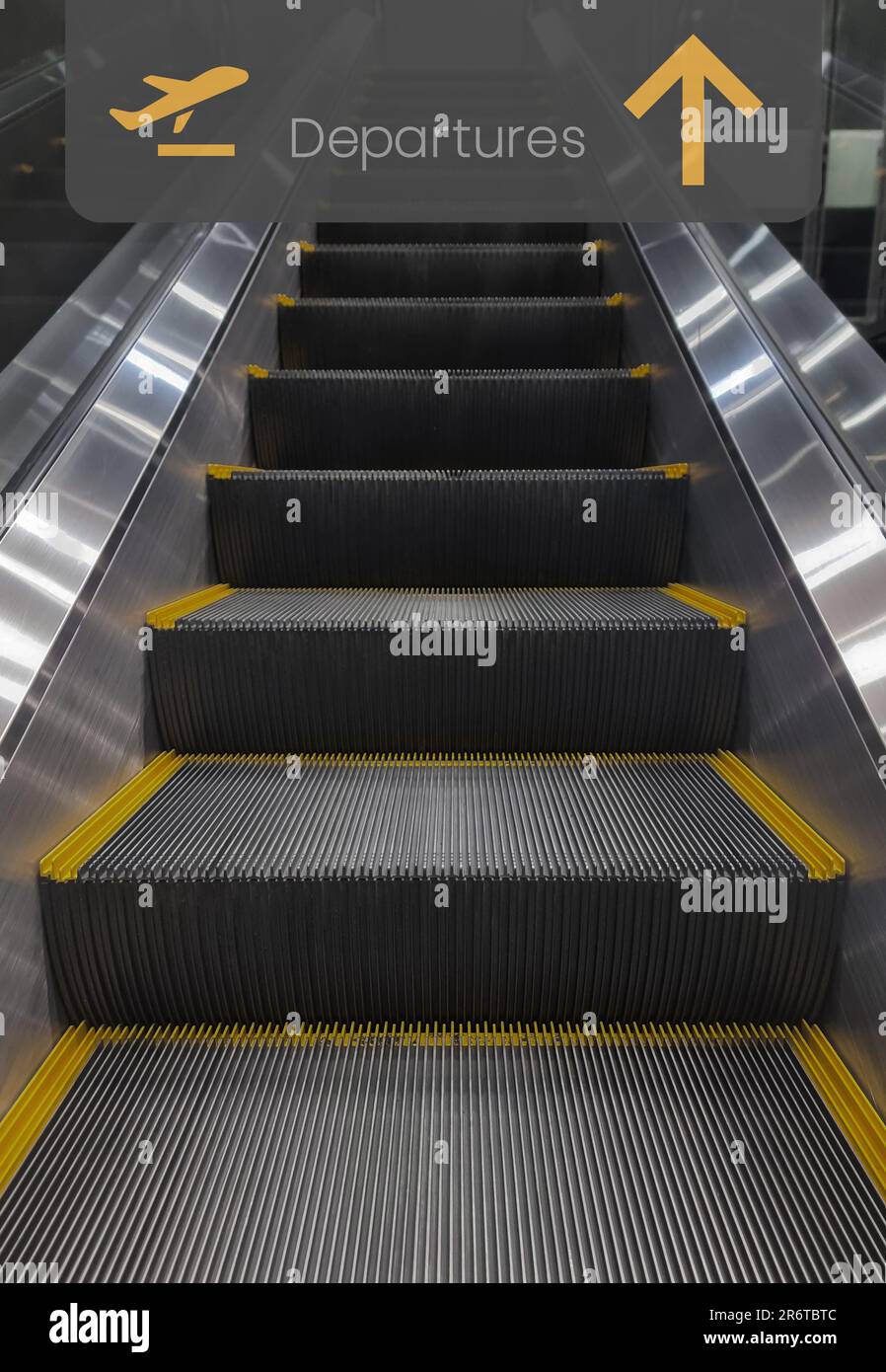 mechanical-escalator-in-terminal-with-airport-sign-information