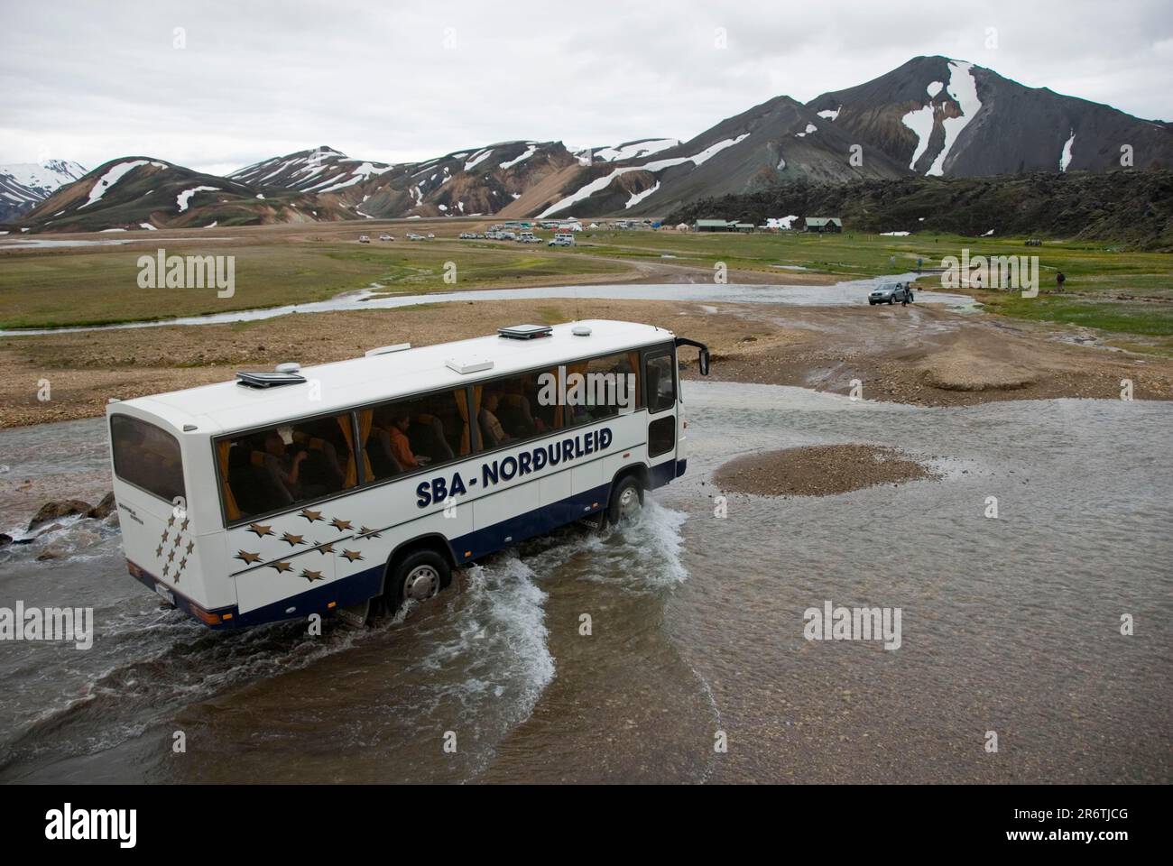 Coach crossing glacier river Joekugilskvisl, Fjallabak National Park, Landmannalaugar, Iceland Stock Photo