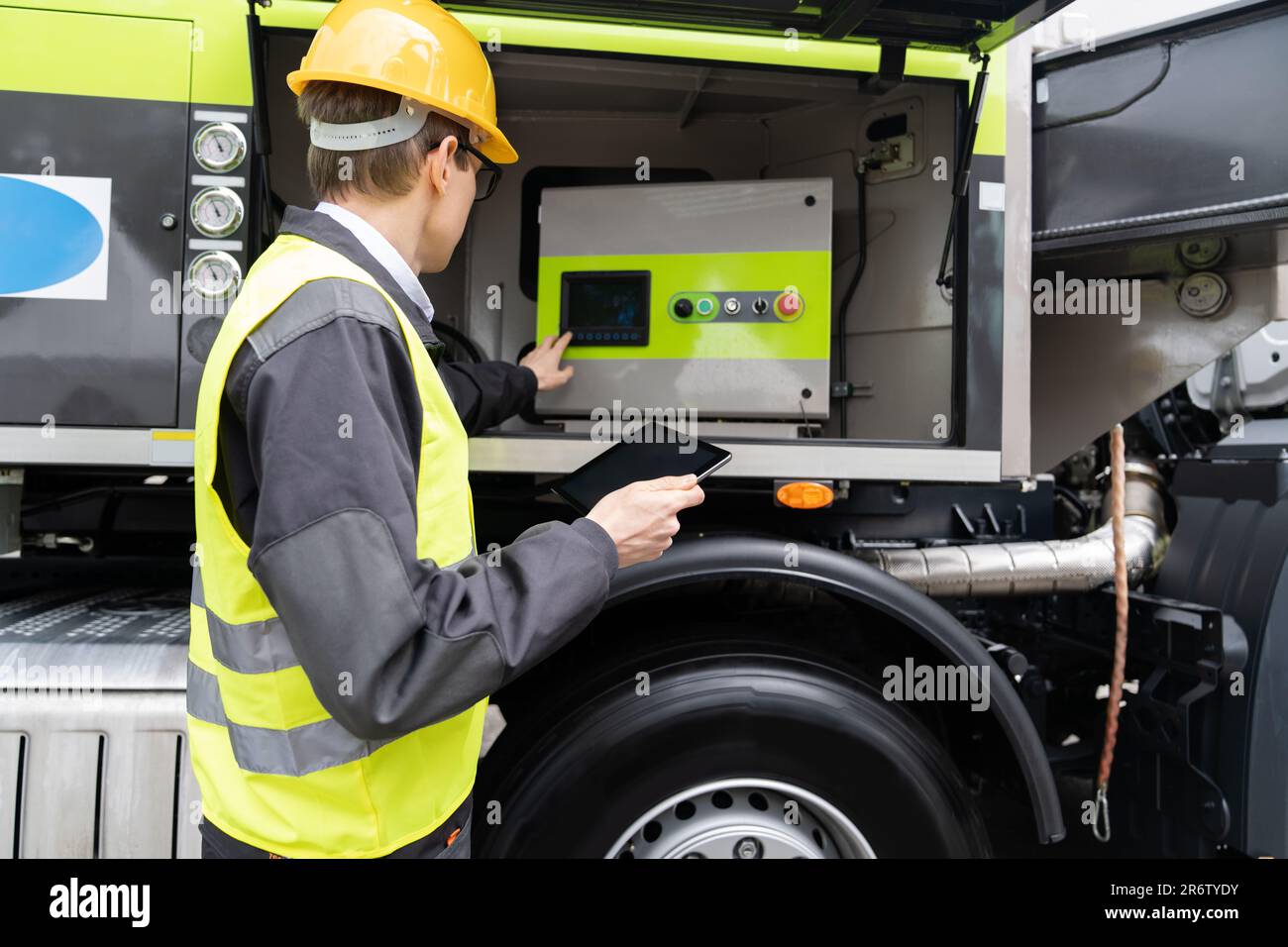 Construction worker uniform hi-res stock photography and images - Alamy