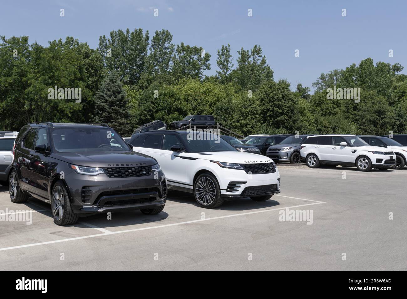Indianapolis - June 10, 2023: Land Rover SUV dealership. Land Rover offers the Range Rover, Evoque, Defender, and Discovery SUVs. Stock Photo