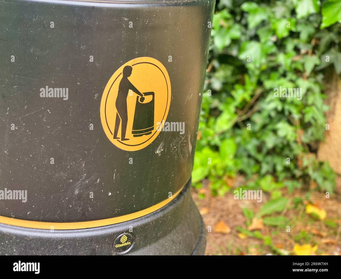 Outdoor plastic public litter bin Stock Photo Alamy