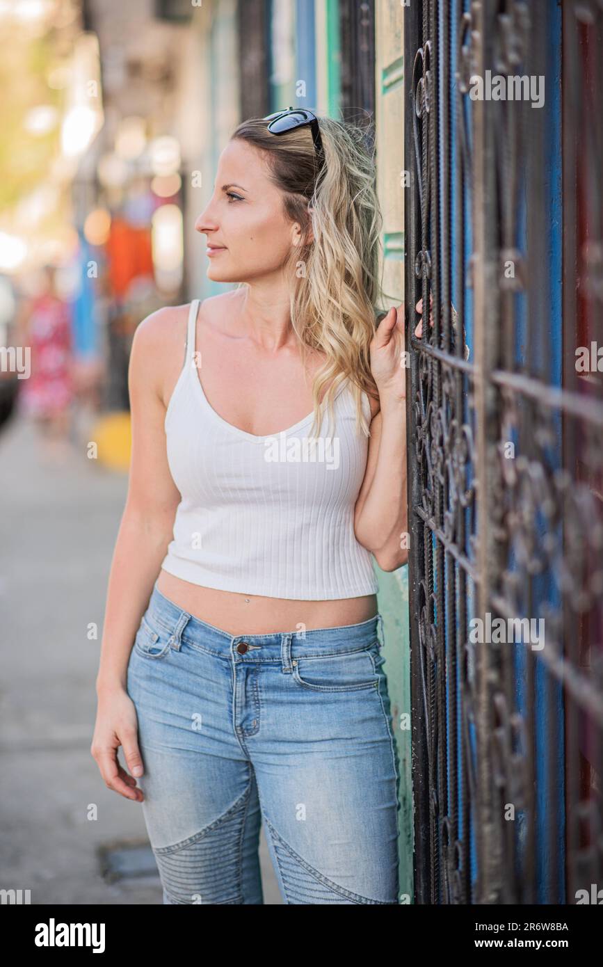 Crop top hi-res stock photography and images - Alamy