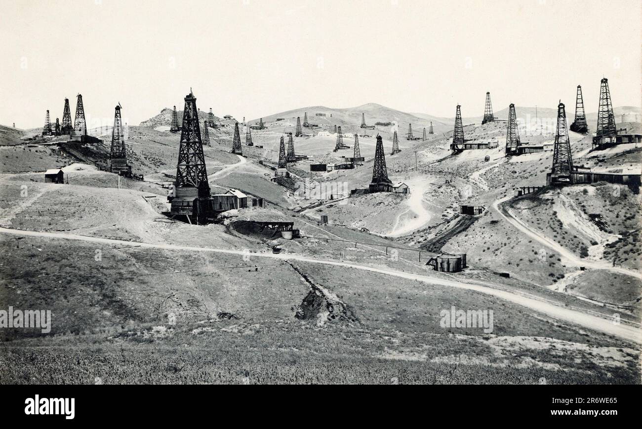 Oil Field early 1900s, California Oil Field, Oil Wells, Oil Industry History Stock Photo