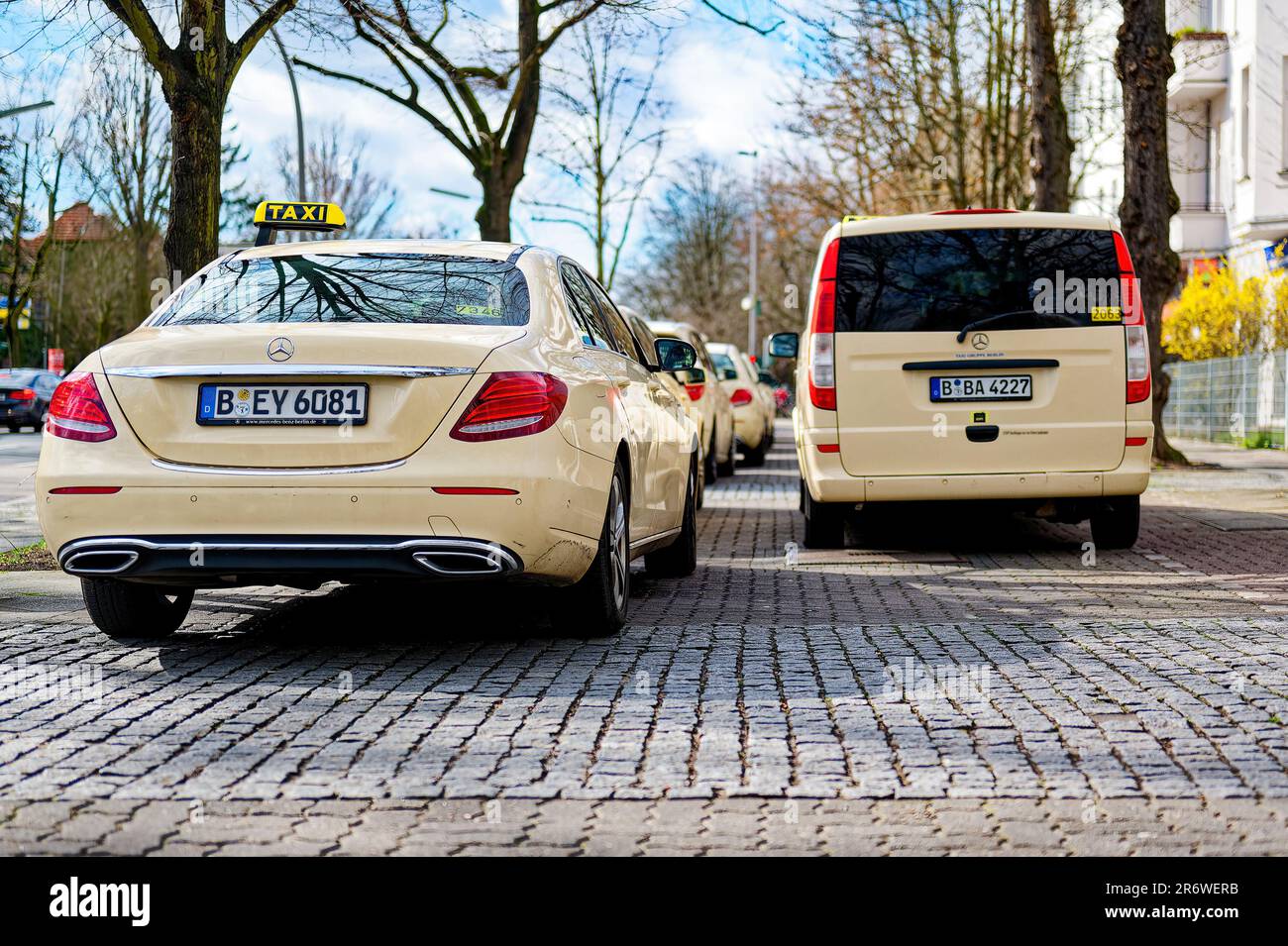 STRASBOURG, FRANCE - SEP 21, 2014: White Mercedes-Benz E Class taxi parked  on a rainy day in center of Strasbourg, place Kleber next to cafe Stock  Photo - Alamy