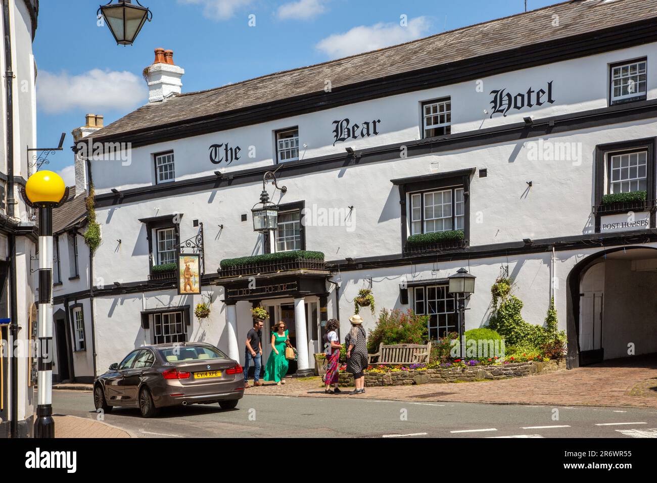 The Bear Hotel an 18th century coaching inn, in the Powys market town of Crickhowell South Wales standing in Beaufort Street Stock Photo