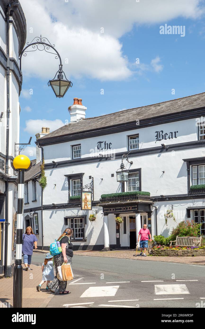 The Bear Hotel an 18th century coaching inn, in the Powys market town of Crickhowell South Wales standing in Beaufort Street Stock Photo