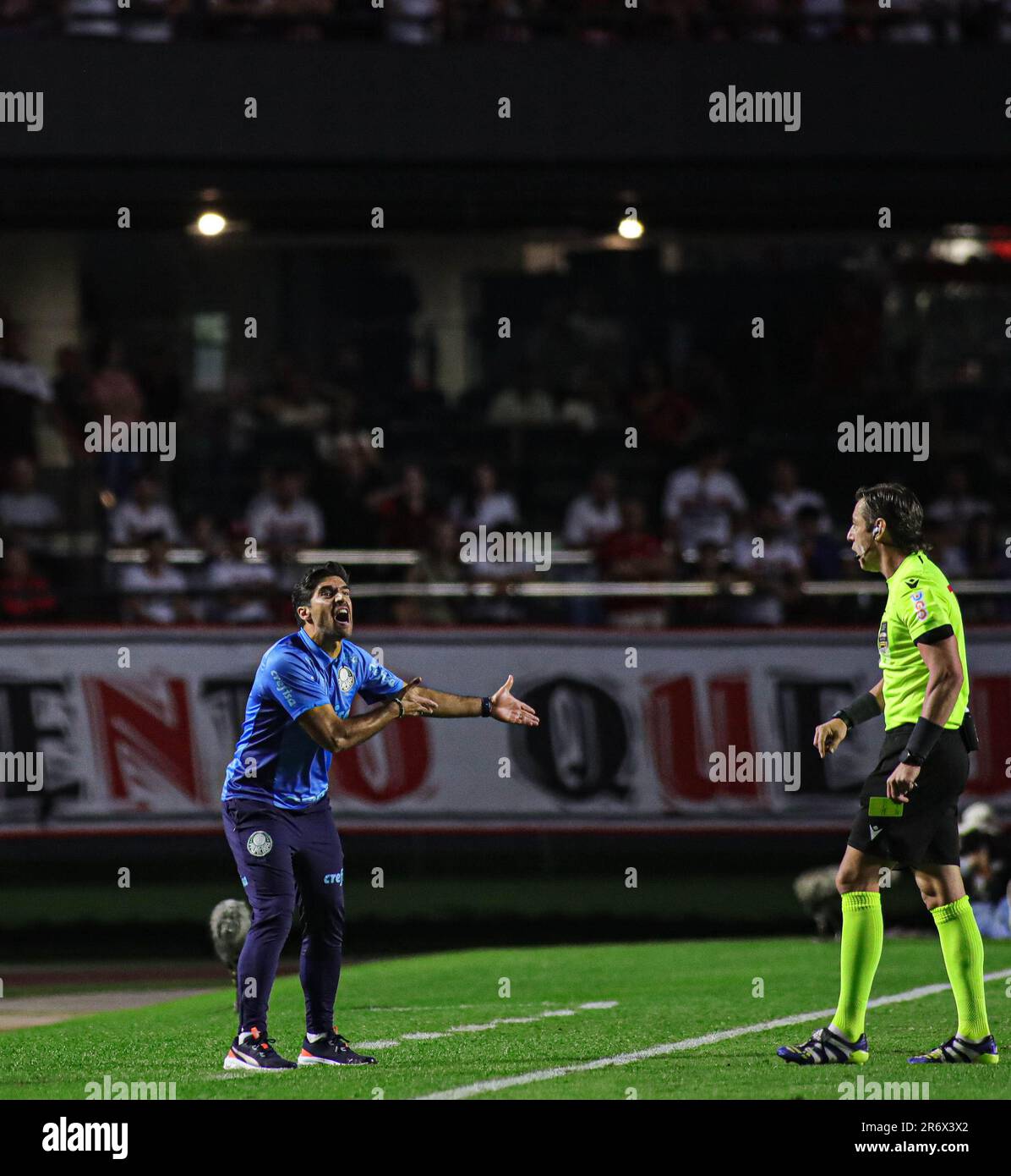 Sao Paulo, Brazil. 13th June, 2021. Technician Abel Ferreira do Palmeiras discusses with referee Raphael Claus, during the match between Sao Paulo and Palmeiras, for the 10th round of the 2023 Brazilian Series A Championship at Estadio do Morumbi, this Sunday, 11. 30761 (Wanderson Oliveira/SPP) Credit: SPP Sport Press Photo. /Alamy Live News Stock Photo