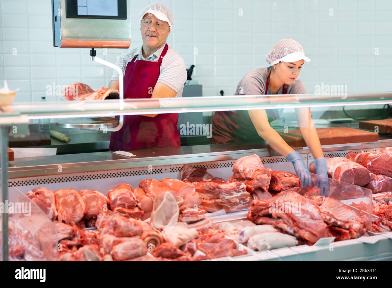 Butcher weighing meat on scale hi-res stock photography and images - Alamy