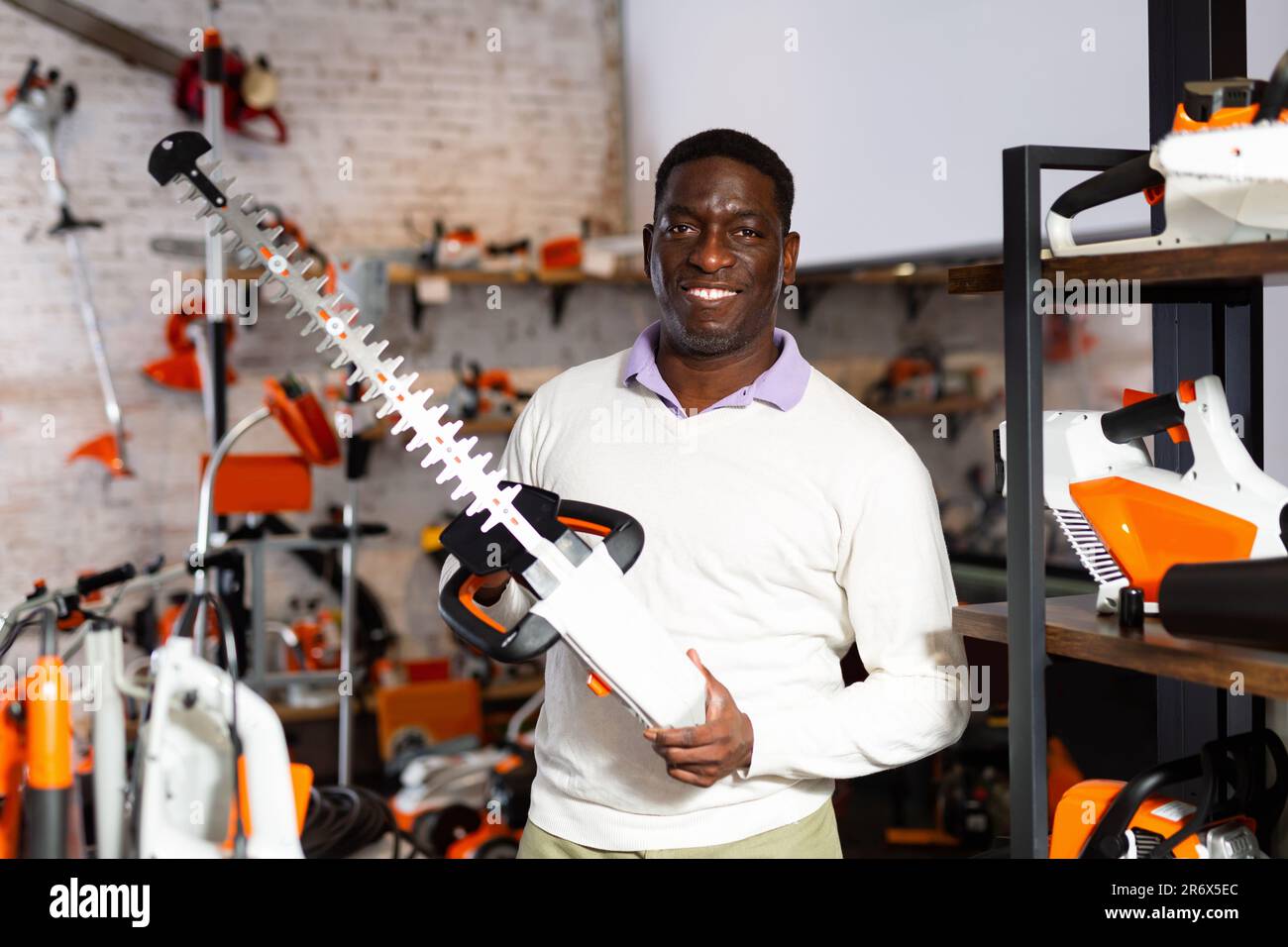 Choosing tools garden centre hi-res stock photography and images - Alamy