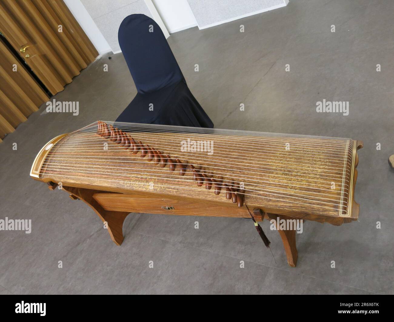 The gayageum or kayagum is a traditional Korean musical instrument, a  plucked zither, this one having 25 strings rather than the earlier ones  with 12 Stock Photo - Alamy
