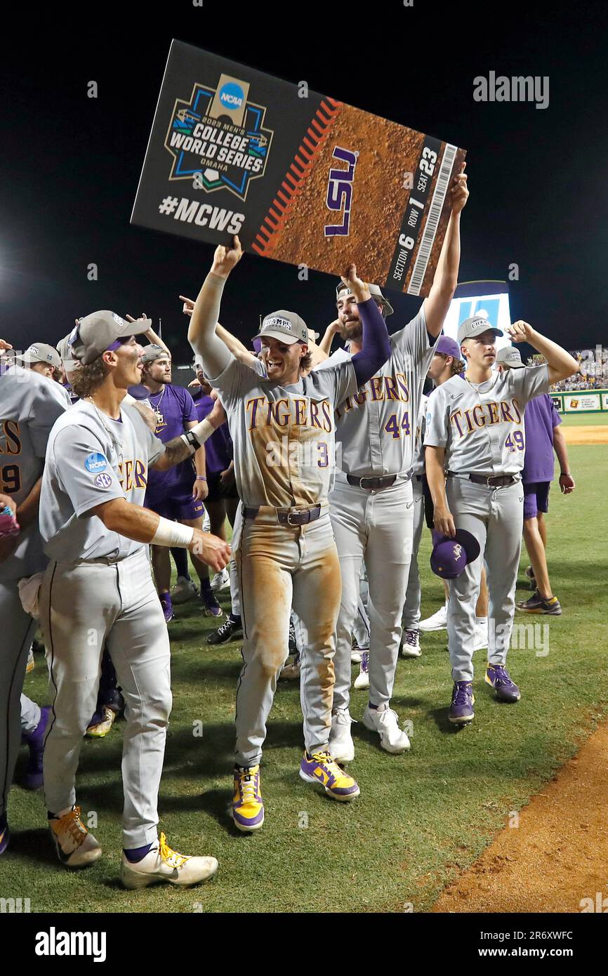 LSU outfielder Dylan Crews (3) celebrates with his team after defeating Kentucky in an NCAA