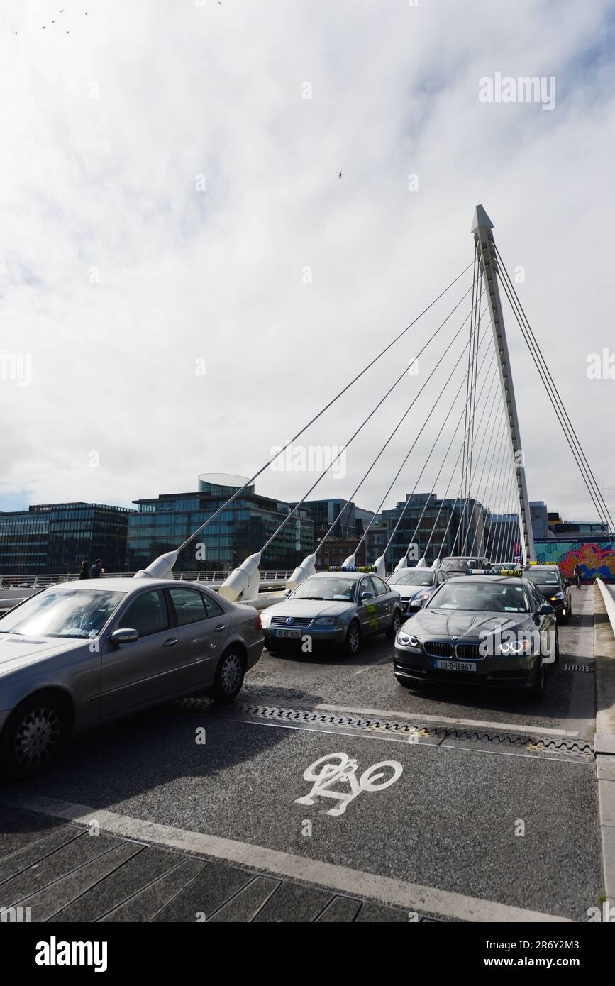 The Samuel Beckett Bridge over the River Liffey in Dublin, Ireland ...