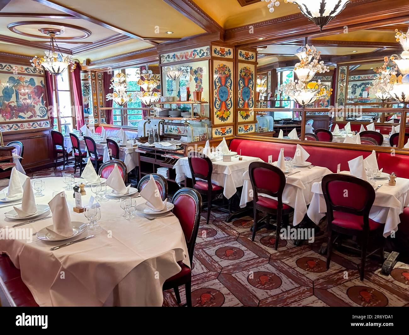 Paris, France, View, Traditional French Brasserie Restaurant,  Les Halles District, inside, 'Au Pied de Cochon', Interior design, Empty Room, Stock Photo