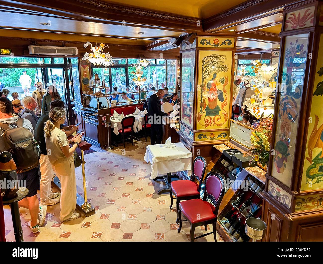 Paris, France, Traditional French Brasserie Restaurant,  Les Halles District, inside, 'Au Pied de Cochon', Interior design, vintage Stock Photo