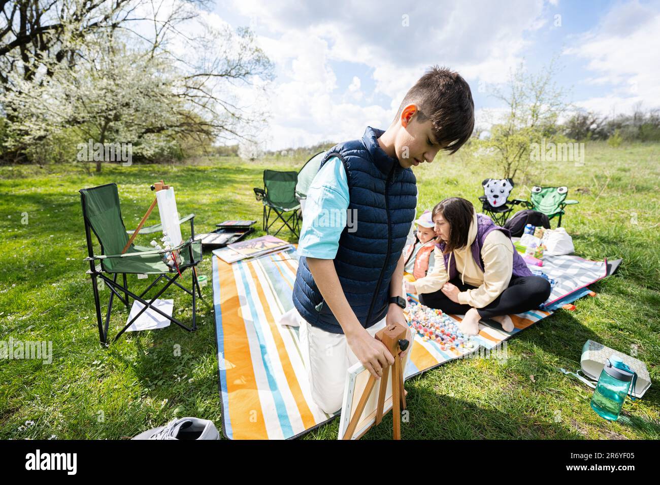 Family picnic boy girl art hi-res stock photography and images - Alamy