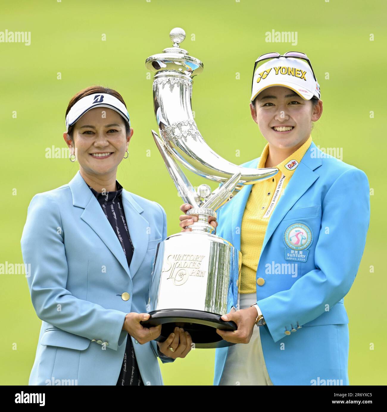 Chisato Iwai (R) of Japan poses with the tournament
