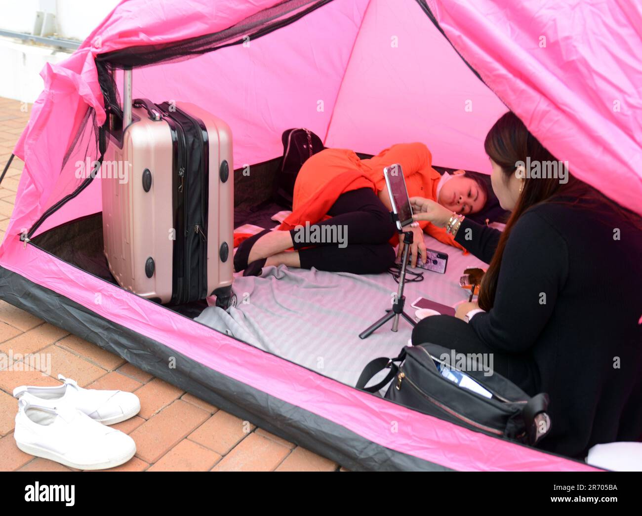 Filipino domestic helpers in Central District on their Sunday day off. Hong Kong. Stock Photo